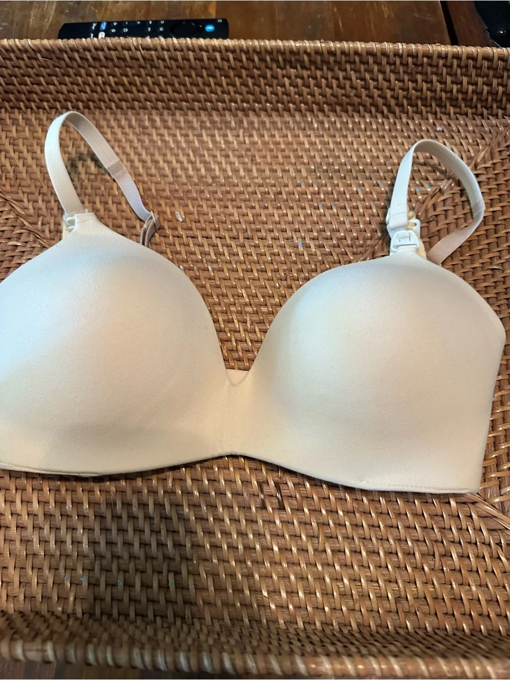 NWOT Nude Nursing Bra 32D Wireless Lined Maternity Breastfeeding Bra